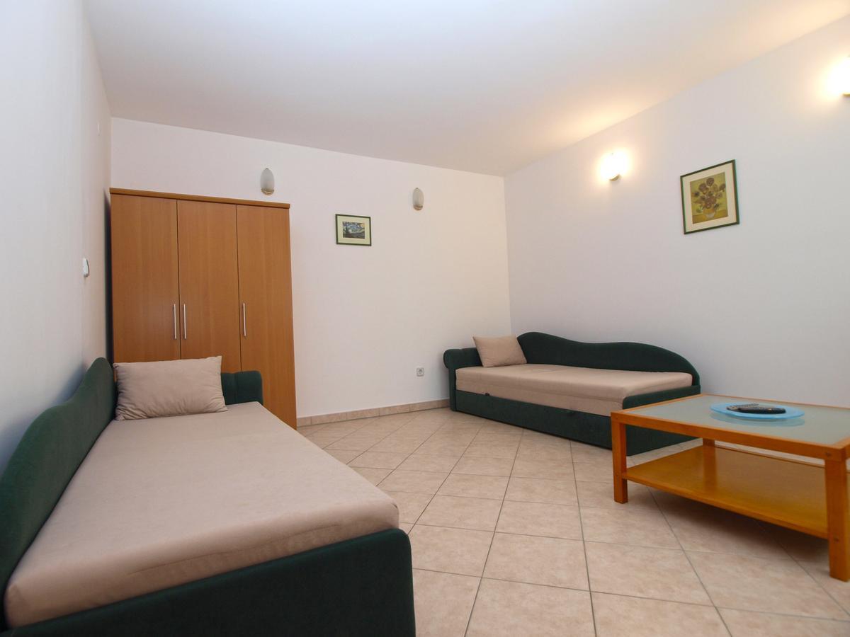 Apartment Alma 1600 Pula Exterior foto